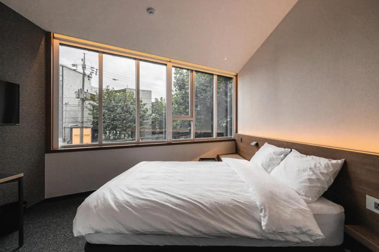 סיאול Pillowsopher Hongdae מראה חיצוני תמונה